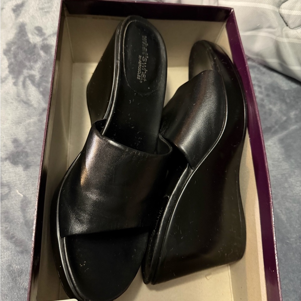 AEROSOLES Black Leather Wedges
